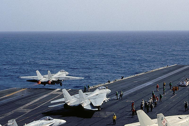 USS AMERICA - Scratch - 1/72 ! - Page 7 F-14A-USS-America-03.03.1992-2